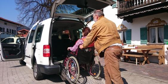 Behindertentransportfahrzeug Taxi Huber